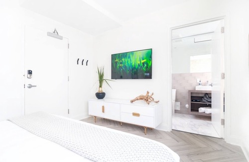 Flamingo/Lummus House | Gorgeous King Studio in South Beach!