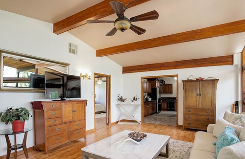 Longmont House | Gorgeous Lake and Mountain Views- work/play & relax!