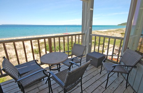 Glen Arbor Condo | Gorgeous Lake Michigan Views! 2B/2B Beachfront Condo in Glen Arbor!