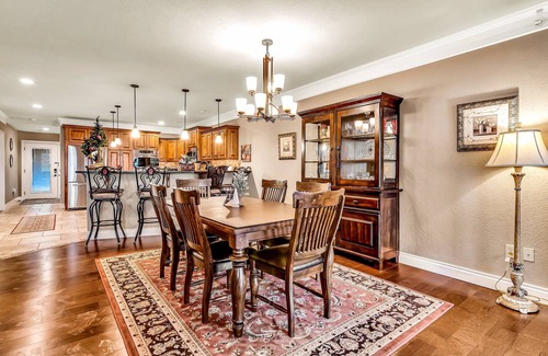 Indian Point House | Gorgeous Lake View Minutes to SDC Free Tickets-Cmty Outdoor Pool Upgraded Kitchen