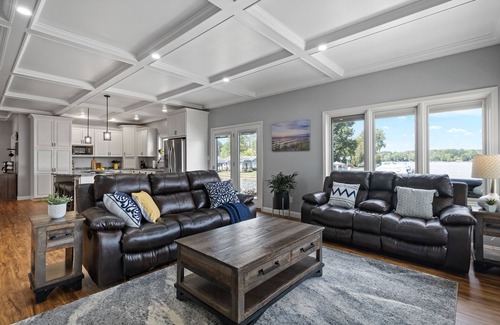 Lake House | Gorgeous lakefront home in Central Michigan