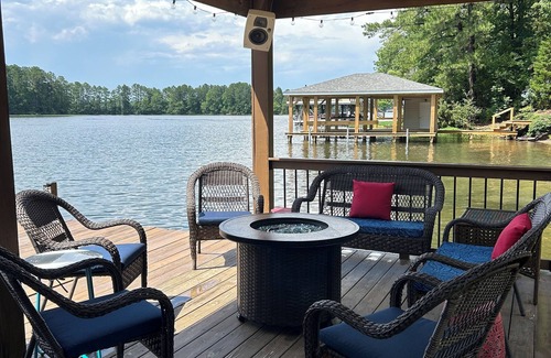 Myrick Estates House | Gorgeous Lakefront House with Natural Sandy Beach - 6 Bedroom 3 Bath