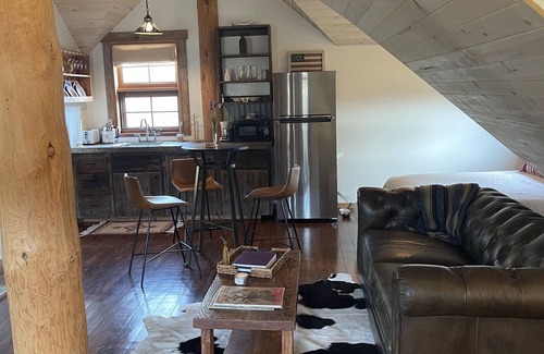 Lompoc Cabin | Gorgeous Log Cabin Guest House (Yellowstone in CA)