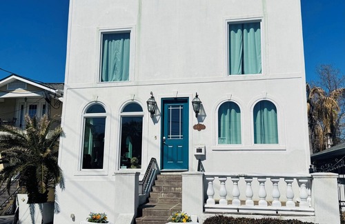 Broadmoor House | Gorgeous mansion on historic South Claiborne Avenue in Uptown New Orleans! n