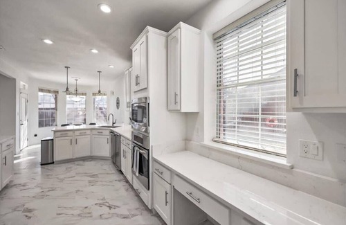 Plano House | Gorgeous Mansion with Pool & Cinema Room,Sleeps 13