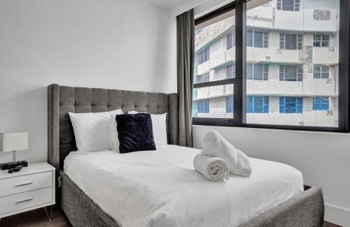 Mid Beach Apartment | Gorgeous Miami Beach Condo Beach Service 1614