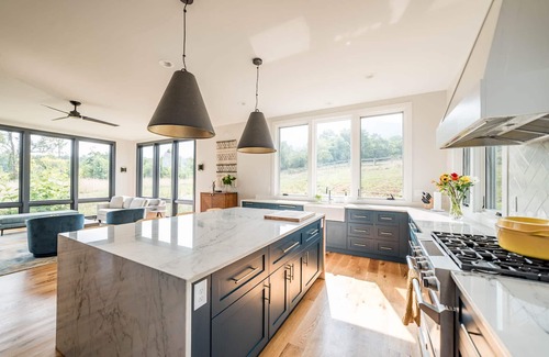 Peaks Other | Gorgeous Mountain Views, Rooftop Deck, Chef's Kitchen