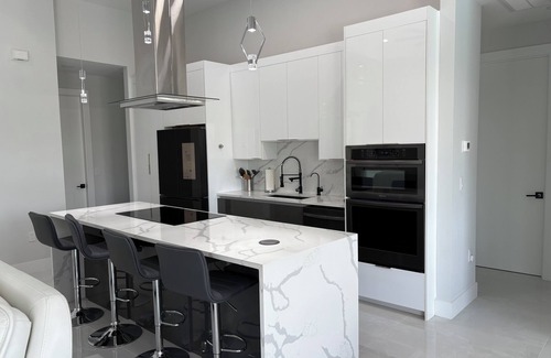Diplomat House | Gorgeous, new 3-bedroom house with heated Pool in Cape Coral, sleeps 8