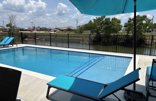 Diplomat House | Gorgeous, new 3-bedroom house with heated Pool in Cape Coral, sleeps 8