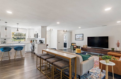 Lakewood Estates House | Gorgeous New 4bd/3ba~Minutes to Beach & Downtown