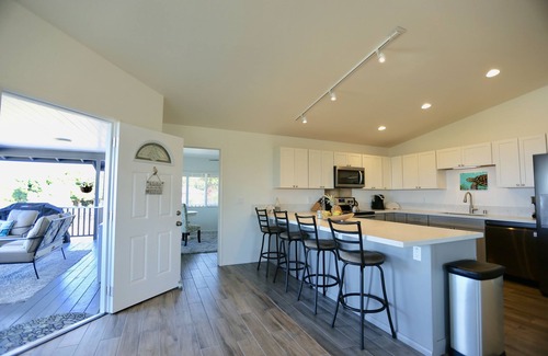 Kailua-Kona House | Gorgeous Ocean View, Comfortable Cool Elevation, Close to Everything!