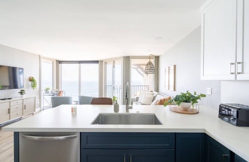Solana Beach Condo | Gorgeous Oceanfront Condo | Endless Views | Pool