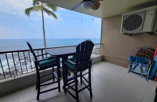 Historic Kailua Village Apartment | Gorgeous Oceanfront Condo, Kona Reef Resort A25, 3rd Floor
