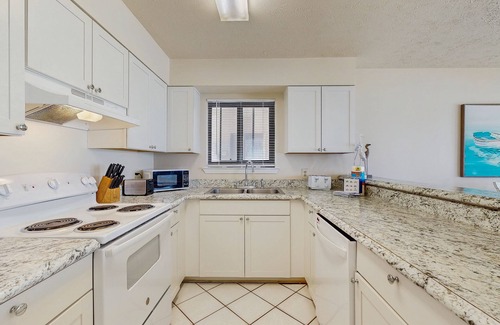 Crystal Beach Condo | Gorgeous, Open Ground Floor Condo Gulf Front w/Large Patio. Beach Access