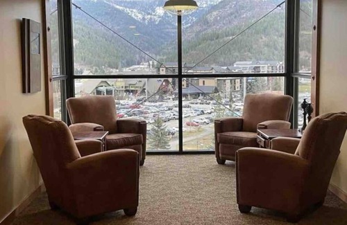 Kellogg Condo | Gorgeous Penthouse w/Views! Sleeps 4. Comfy and Cozy