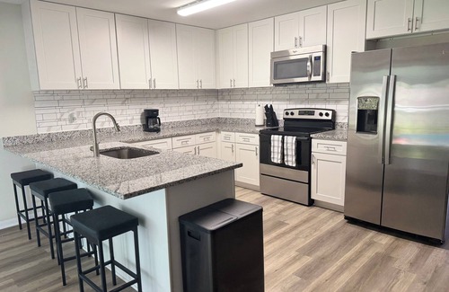 Lakeland House | GORGEOUS Pool Home Central Location! Family and Pet friendly!