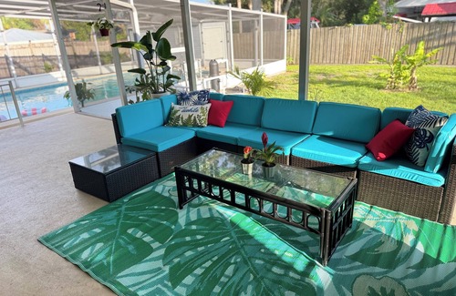 Lakeland House | GORGEOUS Pool Home Central Location! Family and Pet friendly!