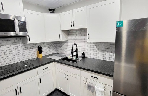 Transcona House | Gorgeous Private- Separate Walkout Suite- Lake View