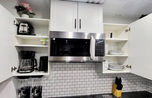 Transcona House | Gorgeous Private- Separate Walkout Suite- Lake View