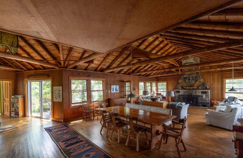 North Kawartha Cottage | Gorgeous Rustic 5-bedroom cottage in North Kawartha with WiFi