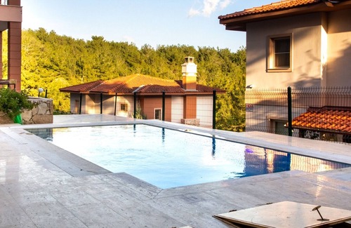 Sogucak Apartment | Gorgeous Separate Villa with Pool in Kusadasi