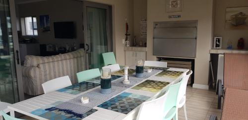 Saint Francis Bay House | Gorgeous St Francis Canal House