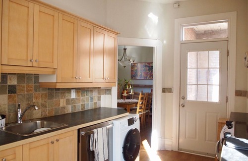 Cote-Des-Neiges—Notre-Dame-De-Grace Apartment | Gorgeous, Sunny and Spacious Furnished Home in NDG
