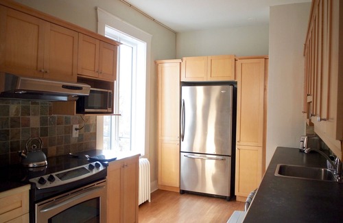 Cote-Des-Neiges—Notre-Dame-De-Grace Apartment | Gorgeous, Sunny and Spacious Furnished Home in NDG