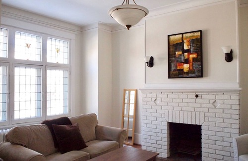 Cote-Des-Neiges—Notre-Dame-De-Grace Apartment | Gorgeous, Sunny and Spacious Furnished Home in NDG