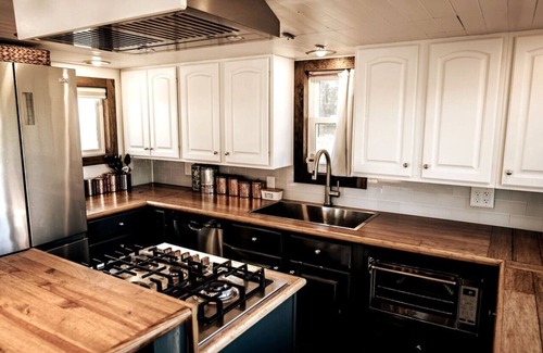 Burbank Apartment | Gorgeous Tiny House, Peaceful Hills, Amazing Views