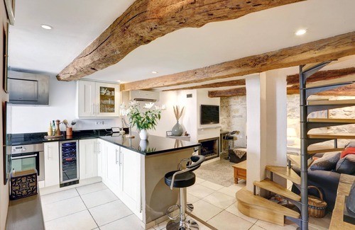 Valbonne House | Gorgeous townhouse in the centre of Valbonne with LARGE ROOF TERRACE and AIRCON!
