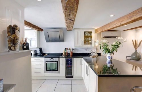 Valbonne House | Gorgeous townhouse in the centre of Valbonne with LARGE ROOF TERRACE and AIRCON!