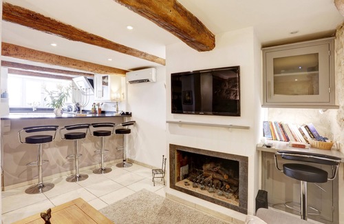 Valbonne House | Gorgeous townhouse in the centre of Valbonne with LARGE ROOF TERRACE and AIRCON!