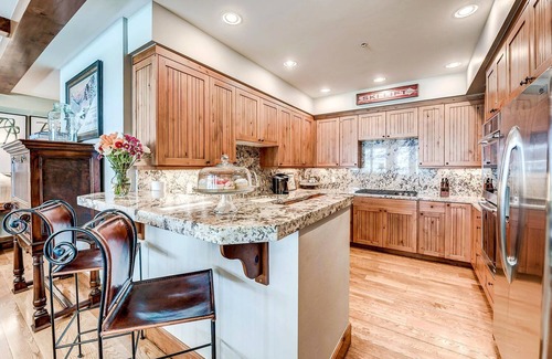 Avon Condo | Gorgeous, True Ski-in/out Condo in Bear Paw Lodge with On-Site Pool & Hot Tub