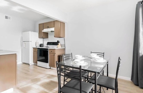 Las Vegas House | Gorgeous Two Bedroom! Sleeps 6! Close to Strip!