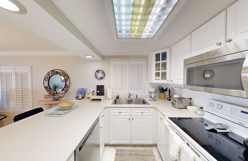 Seven Mile Beach Condo | Gorgeous View, Huge Beach,Pool & Hot Tub at Discovery Point Club Unit 34!