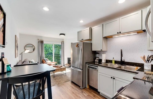 Historic District Condo | Gorgeous View in Town - Walk to Lifts