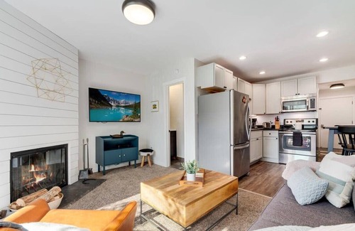 Historic District Condo | Gorgeous View in Town - Walk to Lifts