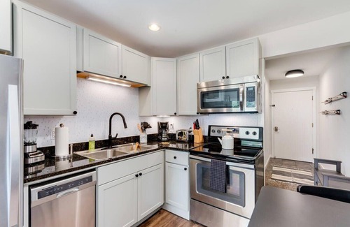 Historic District Condo | Gorgeous View in Town - Walk to Lifts