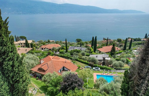 Gargnano Villa | Gorgeous villa with swimming pool and lake view