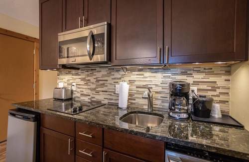Bigfork Condo | Gorgeous waterfront views, private balcony & A/C - Marina Cay Bayside Studio