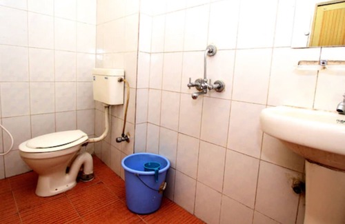 Gauhati Hotel | Goroomgo Blue Moon Guest House Guwahati