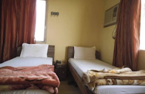 Agartala Hotel | Goroomgo Central Guest House Agartala