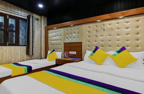 Mallital Hotel | Goroomgo Flatties Mall Road Nainital