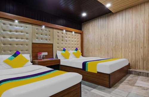 Mallital Hotel | Goroomgo Flatties Mall Road Nainital