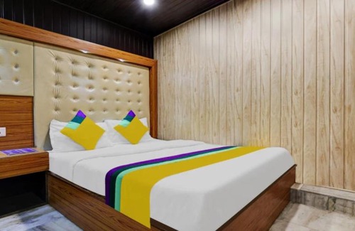 Mallital Hotel | Goroomgo Flatties Mall Road Nainital