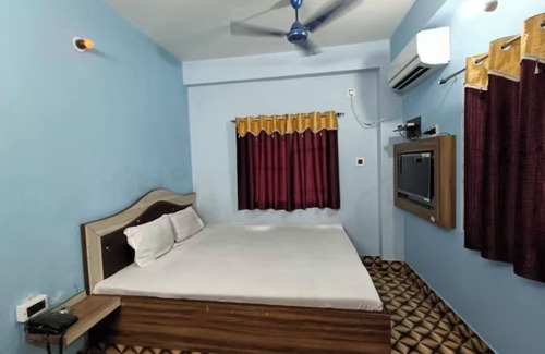 Tarapith Hotel | Goroomgo Gurukul Tarapith Kolkata