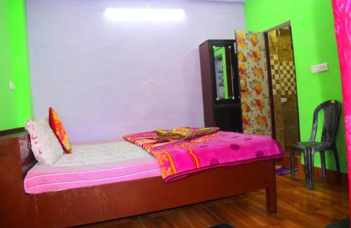 Almora Hotel | Goroomgo Hotel Ajay Home Stay Almora Near Lala Bazar 400