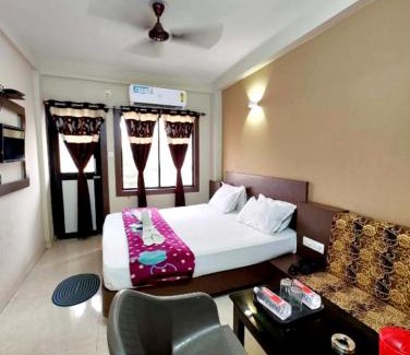Puri Hotel | Goroomgo UK Palace Puri Near Sea Beach Sea View Room গোরুমগো ইউকে প্যালেস পুরী সমুদ্র সৈকতের কাছে - Luxury & Spacious Room - Near Temple with Prime Location wifi- Lift and Parking Facilities - Book Now