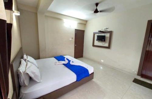 Puri Hotel | Goroomgo UK Palace Puri Near Sea Beach Sea View Room গোরুমগো ইউকে প্যালেস পুরী সমুদ্র সৈকতের কাছে - Luxury & Spacious Room - Near Temple with Prime Location wifi- Lift and Parking Facilities - Book Now